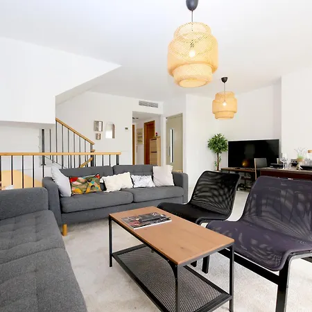 West Townhouse Lobon Feriehus