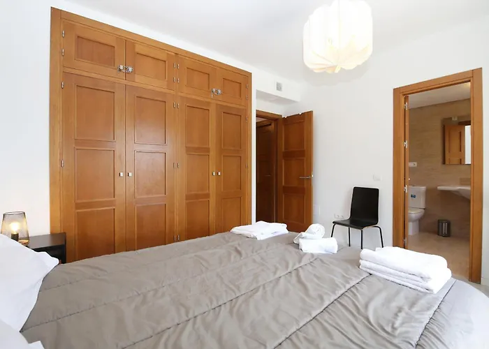 West Townhouse Lobon Feriehus