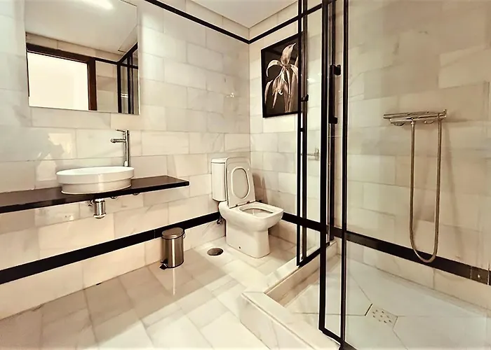 West Townhouse Lobon *