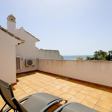 West Townhouse Lobon بيت للعطل إِستيبونا