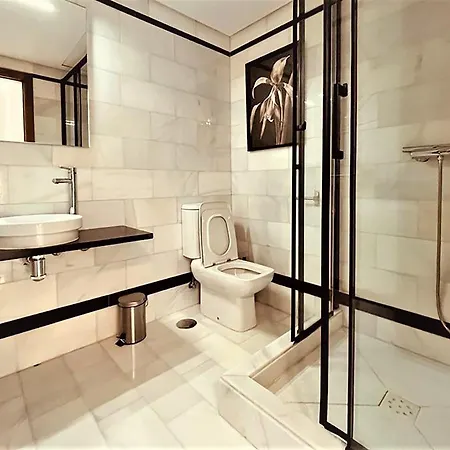 West Townhouse Lobon *