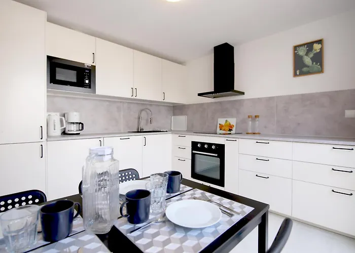 West Townhouse Lobon بيت للعطل *