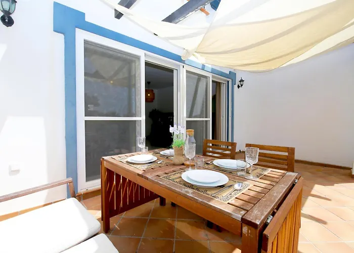 West Townhouse Lobon *