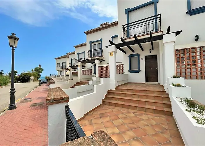 بيت للعطل West Townhouse Lobon إِستيبونا